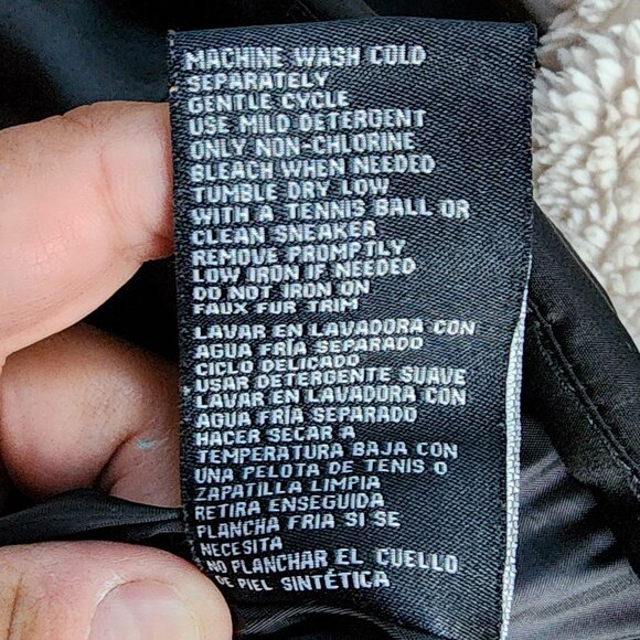 INTL d.e.t.a.i.l.s Black Lightweight Puffer Jacket Size Small - Picture 9 of 16